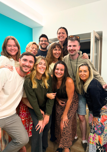 Good vibes with pop up coliving group of digital nomad Italy